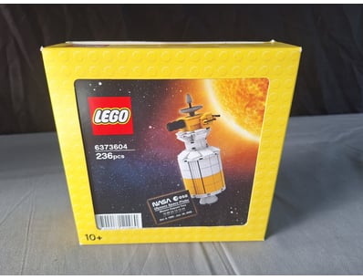 **UNRESERVED** LIFETIME COLLECTION OF LEGO PART... - Lot 291