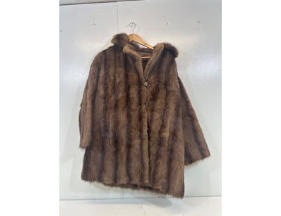 Entire Vintage Clothing Store Liquidation (ON11... - Lot 165