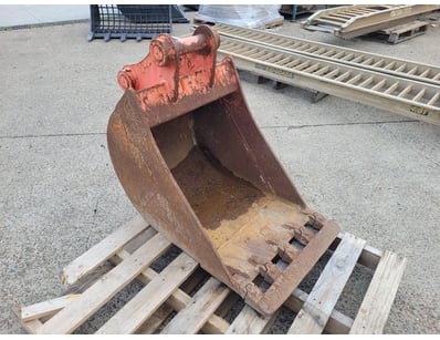 MOSTLY UNRESERVED Machinery & Attachments (ON4400) - Lot 8