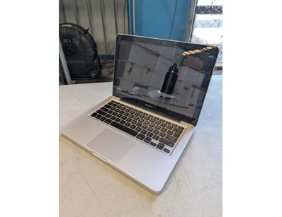 MacBook Pro 13-inch with Intel Core 2 Duo processo...