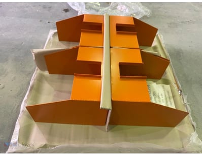 Orange cover x4 

Unused 

Each cover 40 x45x30 cm...