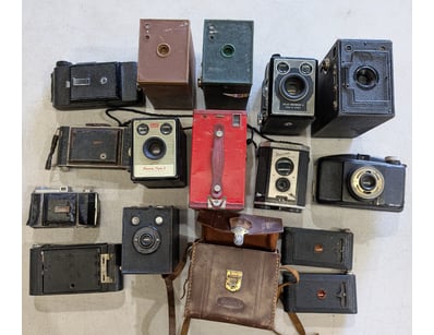 VINTAGE CAMERA COLLECTION - FIFTEEN PIECE LOT INCL...