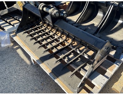 UNRESERVED Buckets & Attachments Clearance (ON4490) - Lot 8