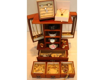 The Curio Collection (A982) - Lot 513