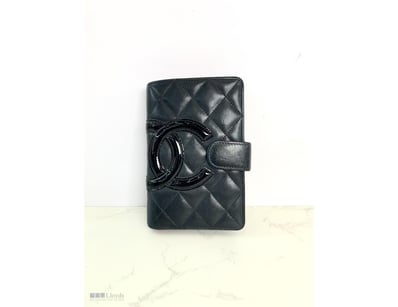 CHANEL CAMBON FOLD WALLET 

Condition: 9.9 / 10

M...