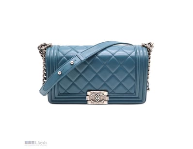 CHANEL QUILTED LEATHER MEDIUM BOY FLAP BAG

Exteri...