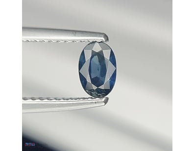 CERTIFIED 0.58CT NATURAL DEEP BLUE SAPPHIRE (CORUN...
