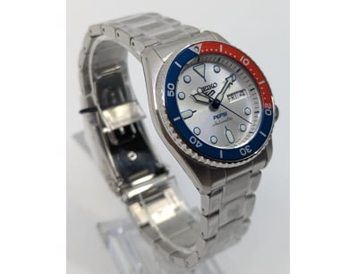 Affordable Watch Market (A995) - Lot 1055