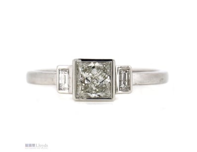 14K WHITE GOLD AND DIAMOND, TRILOGY RING.      

T...