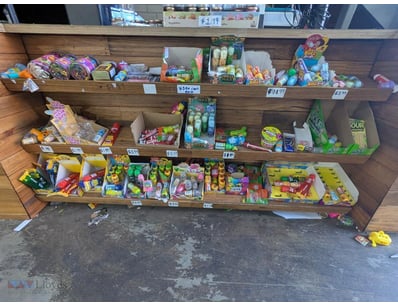 Extensive bulk lot of novelty confectionery and ca...