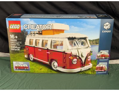 **UNRESERVED** LIFETIME COLLECTION OF LEGO PART... - Lot 138