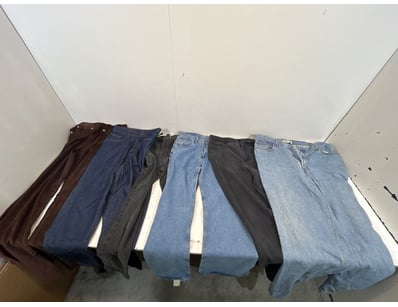 Entire Vintage Clothing Store Liquidation (ON11... - Lot 158