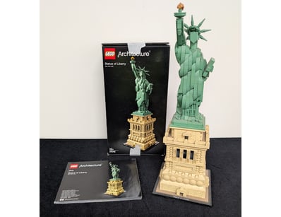 **UNRESERVED** LIFETIME COLLECTION OF LEGO PART... - Lot 102