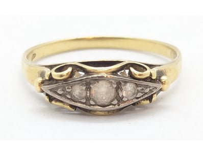 14K YELLOW GOLD QUARTZ RING

Ring Features Three R...