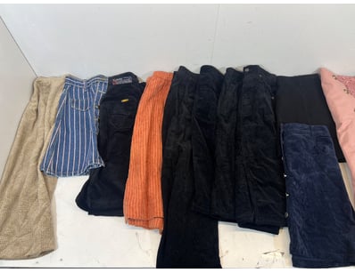 Entire Vintage Clothing Store Liquidation (ON11... - Lot 344