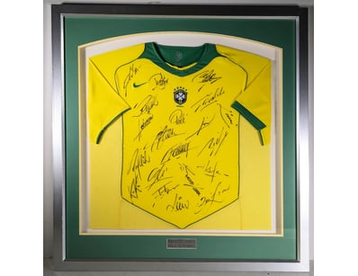 BRAZIL 2002 FIFA WORLD CUP CHAMPIONS TEAM-SIGNED Y...