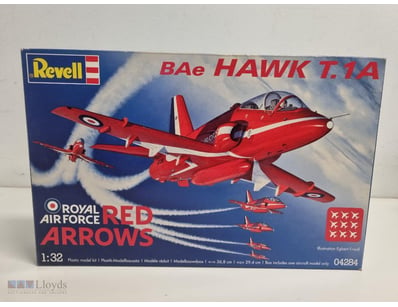 REVELL BAE HAWK T.1A ROYAL AIR FORCE RED ARROWS

I...