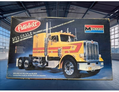 Monogram 1/16 scale Peterbilt 359 Conventional mod...
