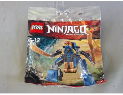 **UNRESERVED** LIFETIME COLLECTION OF LEGO PART... - Lot 196