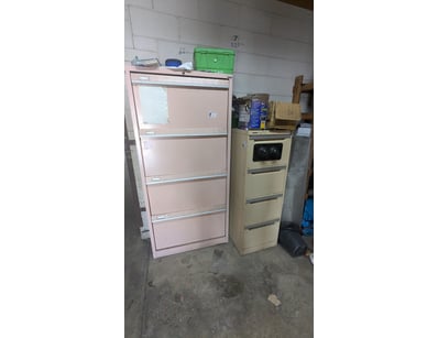 Mostly UNRESERVED POLY TANKs Manufacturer CLOSU... - Lot 295