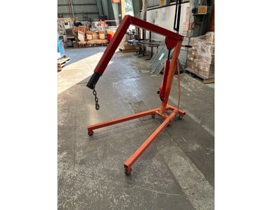 Portable hydraulic engine hoist/crane with red pow...