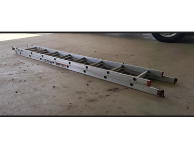 2 X  Bailey Ladder's -  100kg 

vendor advises b...
