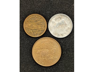COLLECTION OF THREE NEPAL CURRENCY

655238+45
...