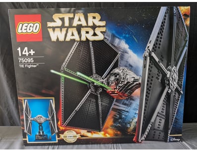 **UNRESERVED** LIFETIME COLLECTION OF LEGO PART... - Lot 117