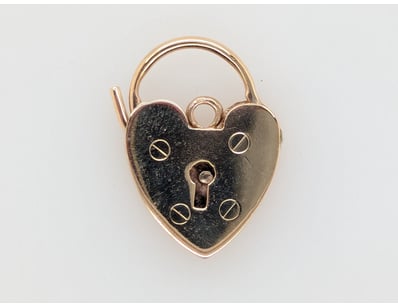 9CT YELLOW GOLD HEART PENDANT


583010+33


