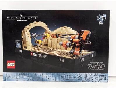 LEGO Star Wars Mos Espa Podrace set (75380) featur...