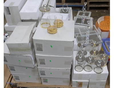 Bullk  lot of decorative home accessories featurin...