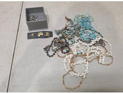 Antiques, Vintage & Interior Treasures (A1005) - Lot 1134