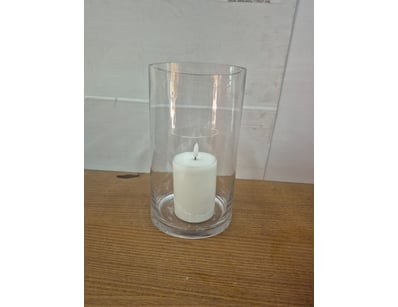 Lot of 4 ledlight candles with candle holders.

So...