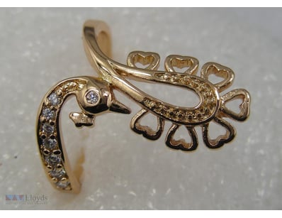 GOLD COLOUR RING SIZE 7        

Condition: Good -...