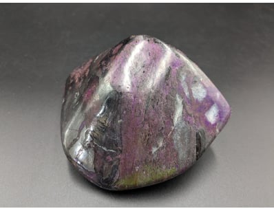 1.05KG SUGILITE AND MANGANESE GEM

Condition: Go...