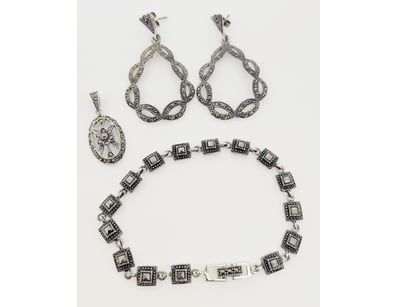 Thrift Shop (A978) - Lot 2257