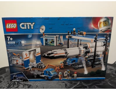 **UNRESERVED** LIFETIME COLLECTION OF LEGO PART... - Lot 751