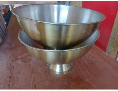 Mixing bowls

SOLD AS LOT


