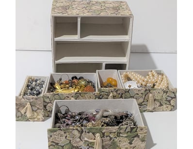 The Curio Collection (A985) - Lot 1195