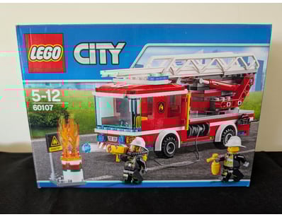 **UNRESERVED** COOKIE'S LIFETIME COLLECTION OF ... - Lot 946