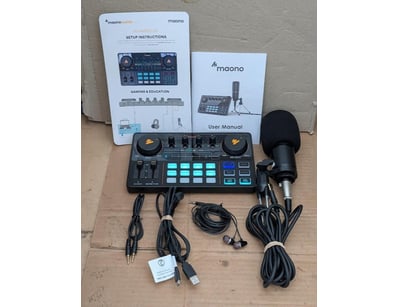 Gadgets, Music & Pastimes (A981) - Lot 577