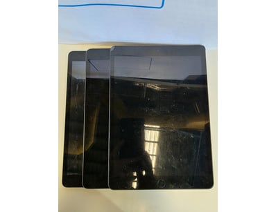 UNRESERVED Airport - Lost Property (A980) - Lot 520