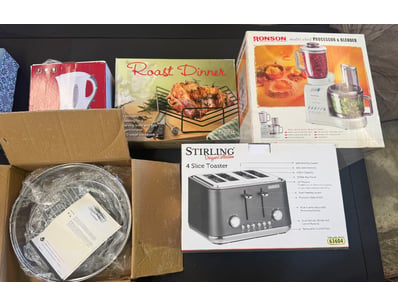 Lot comprising four kitchen appliances in original...
