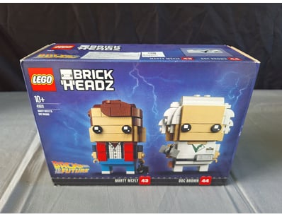 **UNRESERVED** LIFETIME COLLECTION OF LEGO PART... - Lot 300