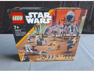 **UNRESERVED** LIFETIME COLLECTION OF LEGO PART... - Lot 323