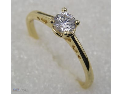 GOLD COLOUR RING SIZE 10        

Condition: Good ...