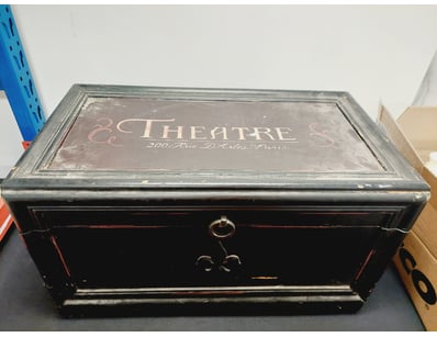 VINTAGE "THEATRE" STEAMER TRUNK WITH RED VELVET IN...