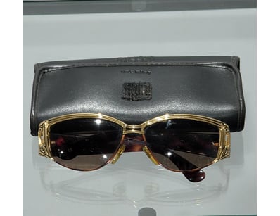 Designer Vault (A988) - Lot 8400