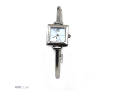VINTAGE STAINLESS STEEL GUCCI 1900L LADIES WATCH. ...