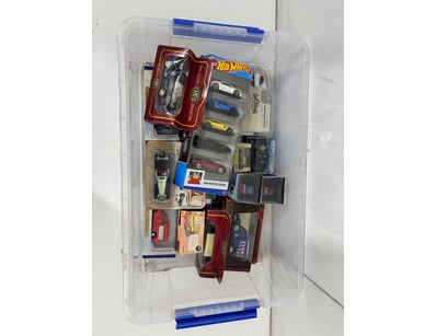 Gadgets, Music & Pastimes (VICA982) - Lot 3043